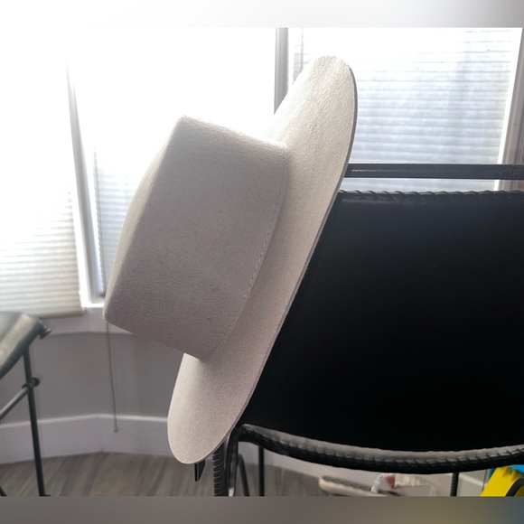 GIGI PIP - DALHIA BOATER HAT - Light Grey - Picture 4 of 7